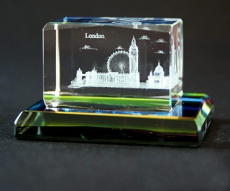 2 x 3 cm London Multiscene Crystal with Glass Base